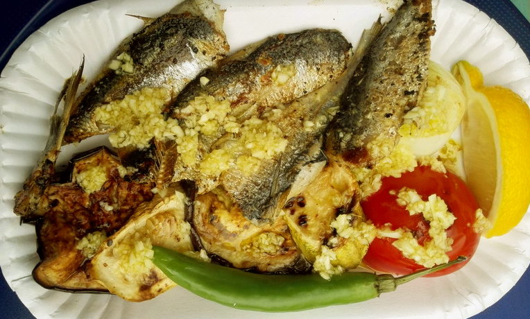 Sardine cu legume pe plită